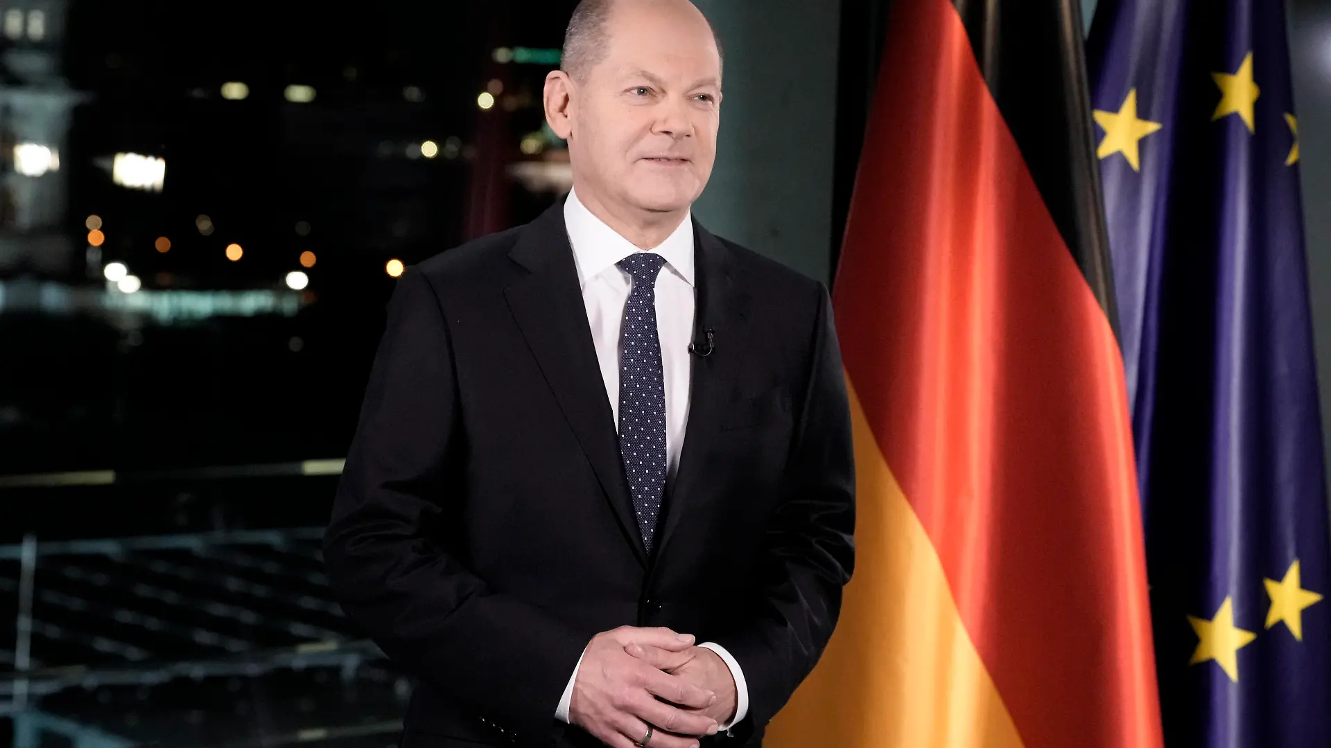  Neujahrsansprache des Bundeskanzler Aktuell, 31.12.2021, Bundeskanzler Olaf Scholz im Portrait bei der Neujahrsansprache des Bundeskanzler zum Jahreswechsel 2021/2022 aus dem Bundeskanzleramt in Berlin Berlin Berlin Deutschland *** New Years speech of the Federal Chancellor Current, 31 12 2021, Federal Chancellor Olaf Scholz in the portrait with the New Years speech of the Federal Chancellor to the turn of the year 2021 2022 from the Federal Chancellery in Berlin Berlin Germany