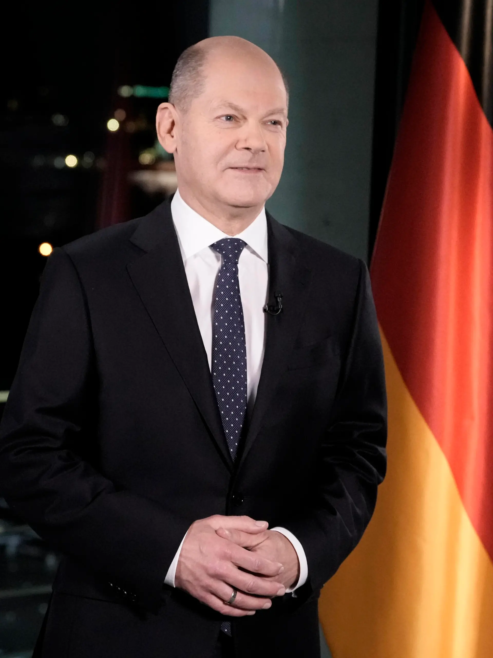  Neujahrsansprache des Bundeskanzler Aktuell, 31.12.2021, Bundeskanzler Olaf Scholz im Portrait bei der Neujahrsansprache des Bundeskanzler zum Jahreswechsel 2021/2022 aus dem Bundeskanzleramt in Berlin Berlin Berlin Deutschland *** New Years speech of the Federal Chancellor Current, 31 12 2021, Federal Chancellor Olaf Scholz in the portrait with the New Years speech of the Federal Chancellor to the turn of the year 2021 2022 from the Federal Chancellery in Berlin Berlin Germany