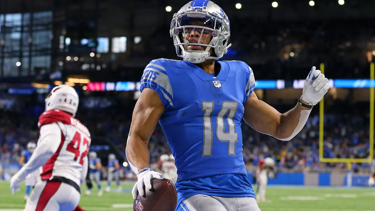 Detroit Lions wide receiver Amon-Ra St. Brown (14) scores a touchdown during the first half of an NFL football game against the Arizona Cardinals in Detroit, Michigan USA, on Sunday, December 19, 2021. (Photo by Jorge Lemus/NurPhoto)