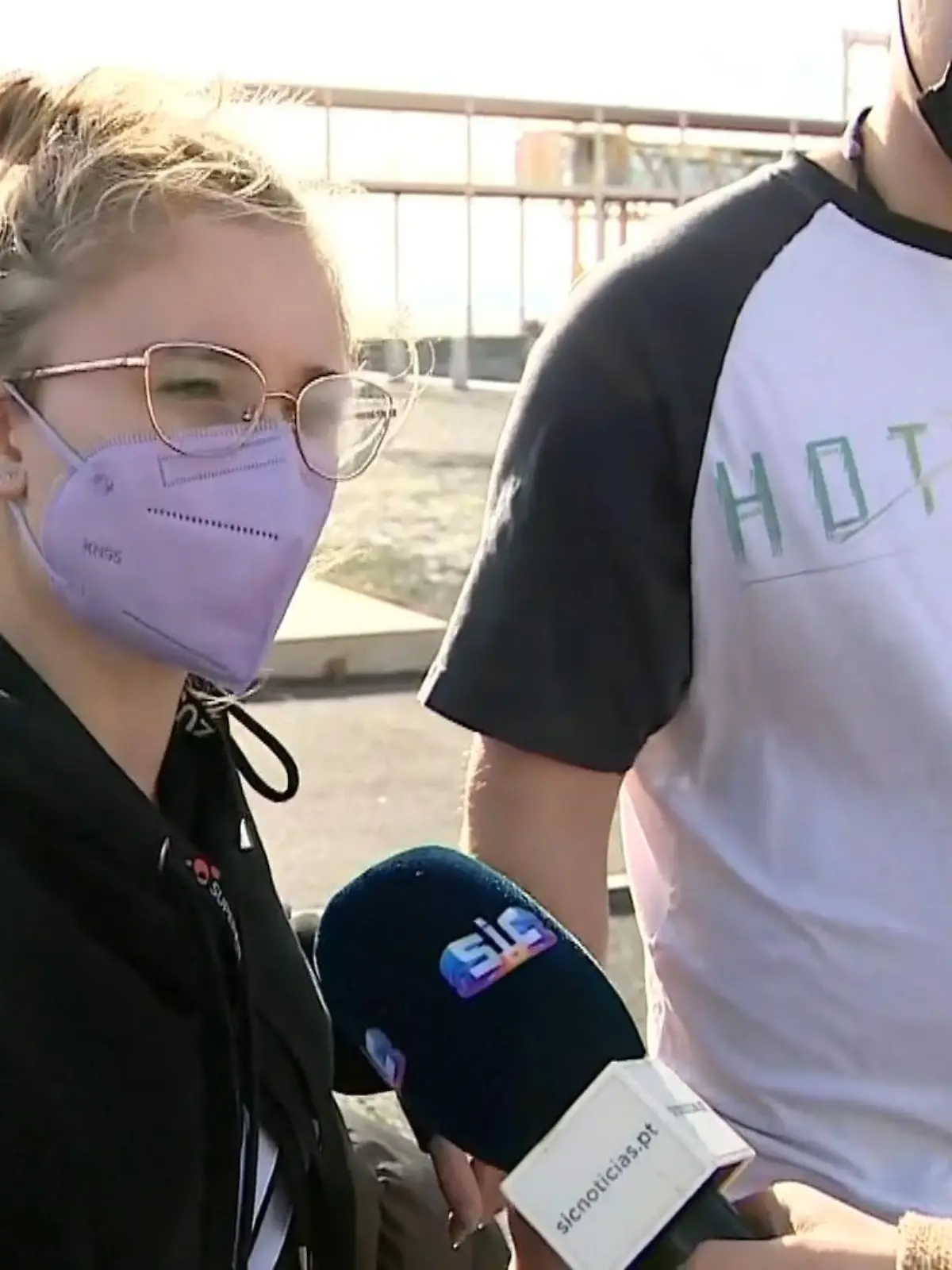 Die neue Omikron-Variante sorgt für explodierende Zahlen bei unseren europäischen Nachbarn. Frankreich etwa meldete in den vergangenen vier Tagen mehr als 200.000 neue Corona-Fälle täglich. Aber auch in Portugal steigen die Neuinfektionen.
In Lissabon legt das Virus kurz vor Neujahr ein ganzes Aida-Kreuzfahrtschiff lahm.