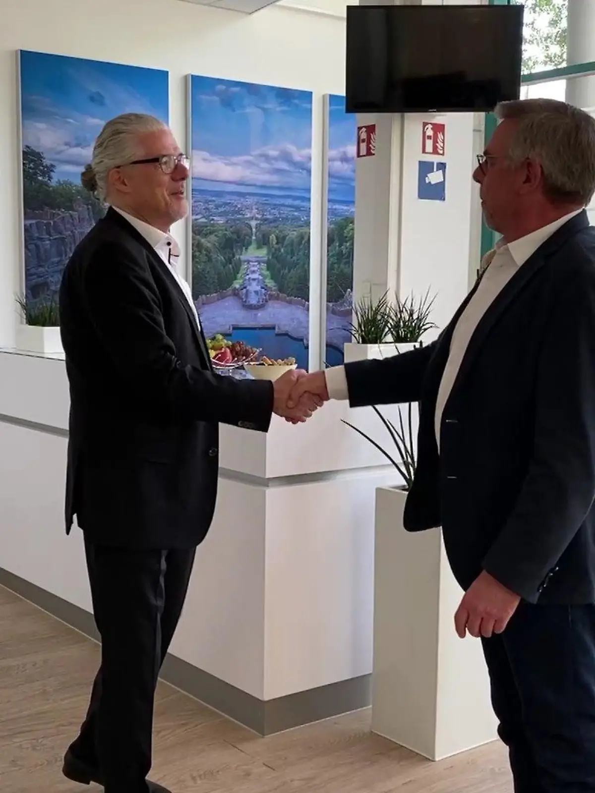 Seit dem 1. Januar 2023 ist er der Direktor der Landesmedienanstalt Hessen: Prof. Dr. Murad Erdemir ist zu Besuch im Studio Nordhessen von RTL in Kassel!