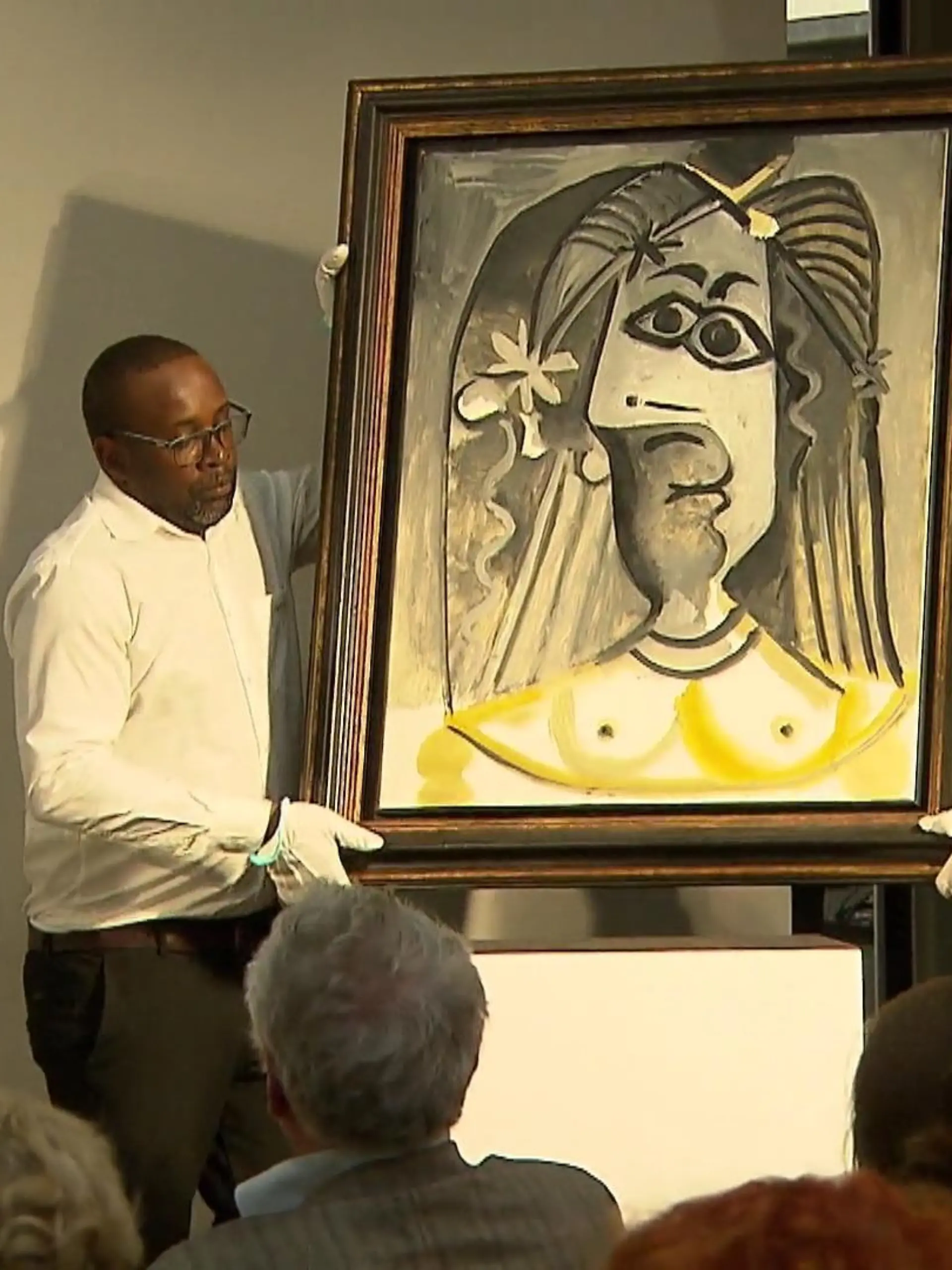 Das Werk „Buste de femme“ (dt.: Frauenbüste)“ von Pablo Picasso ist gestern Abend in Köln versteigert worden: Für 3,4 Millionen Euro. Das Bild stellt Picassos Frau Jacqueline Roque dar und stammt ursprünglich aus ihrem Nachlass. Der spanische Künstler schuf es 1971, zwei Jahre vor seinem Tod.