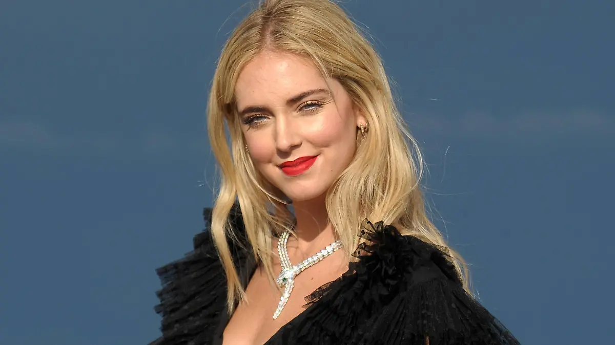  74th Venice Film Festival, Chiara Ferragni poses on Excelsior beach Pictured: Chiara Ferragni PUBLICATIONxINxGERxSUIxAUTxONLY Copyright: xAlbertoxTerenghi/Veneziax2017x/x/xVeneziax