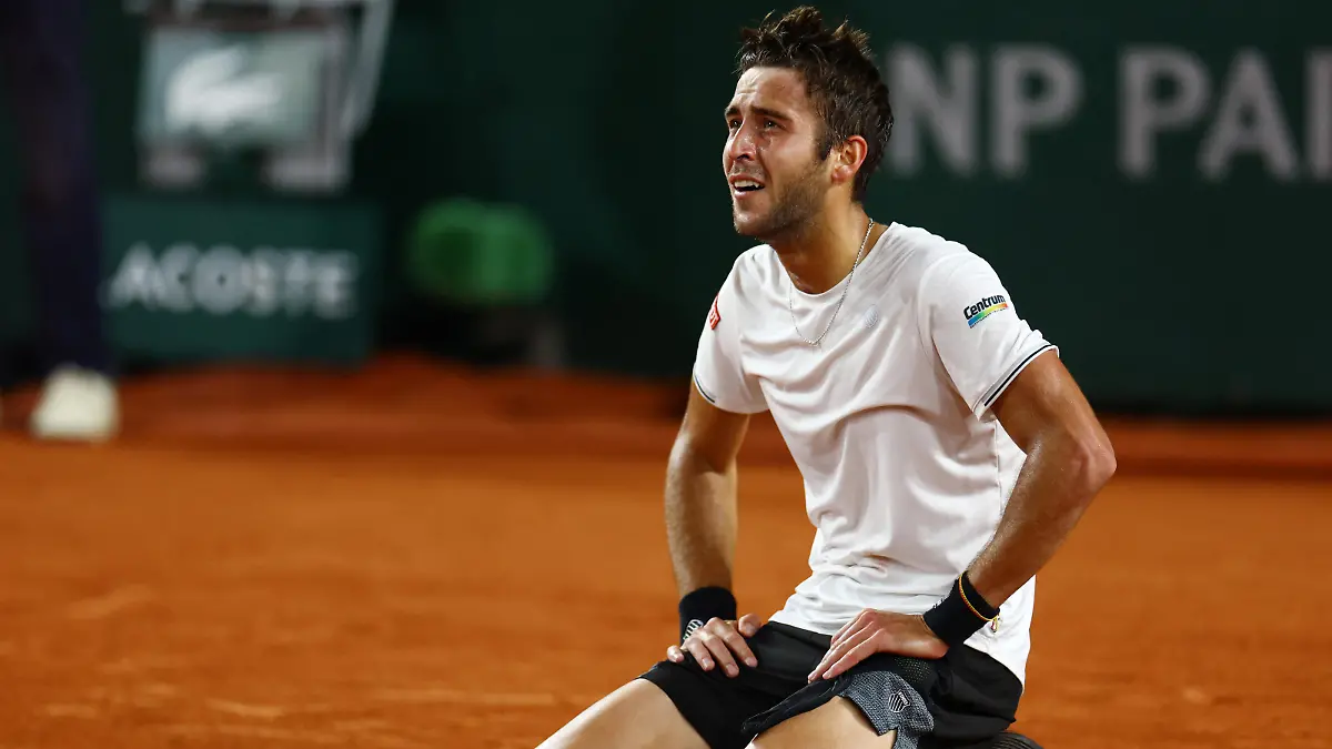 Tennis - French Open - Roland Garros, Paris, France - June 5, 2023 Argentina's Tomas Etcheverry celebrates after winning his fourth round match against Japan's Yoshihito Nishioka REUTERS/Lisi Niesner