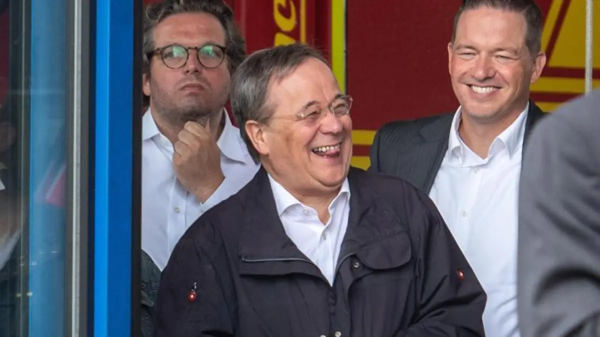 Armin Laschet lacht