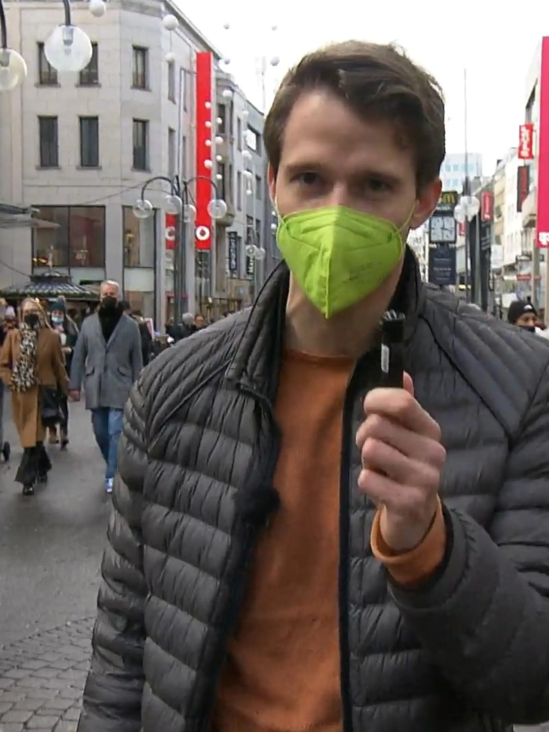 Was würden Sie gegen ein lausiges Feuerzeug tauschen? Wahrscheinlich nicht so viel, oder? Wie unser Reporter es durch mehrere kleinere Tauschgeschäfte zu einem Plus von 95 Euro schafft, sehen Sie hier.