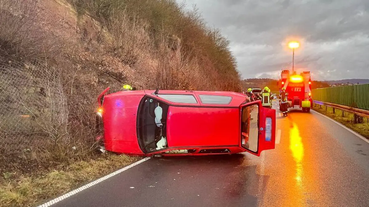 Unfall bei Langenselbold: Der Golf hat wohl nur noch Schrottwert.