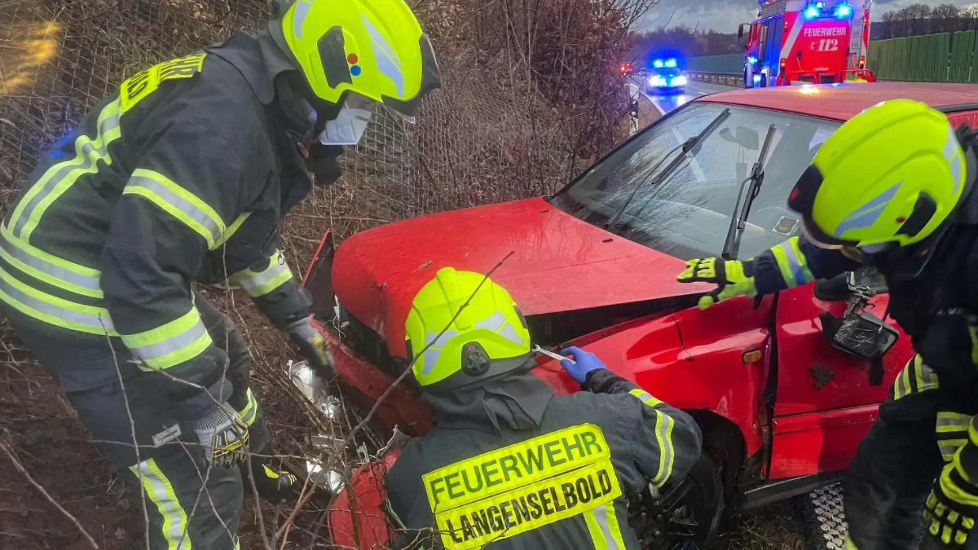 Unfall bei Langenselbold: 16 Feuerwehrleute waren im Einsatz.