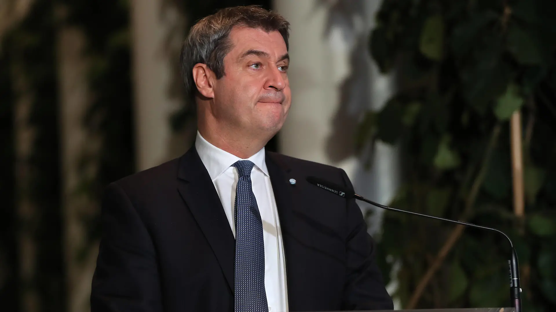 Statement von Markus Söder zur Bekämpfung der Corona Pandemie Der bayerische Ministerpräsident Dr. Markus Söder gibt ein Statement zu den Beschlüssen in Berlin zur Bekämpfung der Corona Pandemie ab, München Bayern Deutschland Staatskanzlei Orangerie *** Statement by Markus Söder on the fight against the Corona Pandemic The Bavarian Minister President Dr Markus Söder makes a statement on the decisions taken in Berlin to fight the Corona Pandemic, Munich Bavaria Germany State Chancellery Orangery