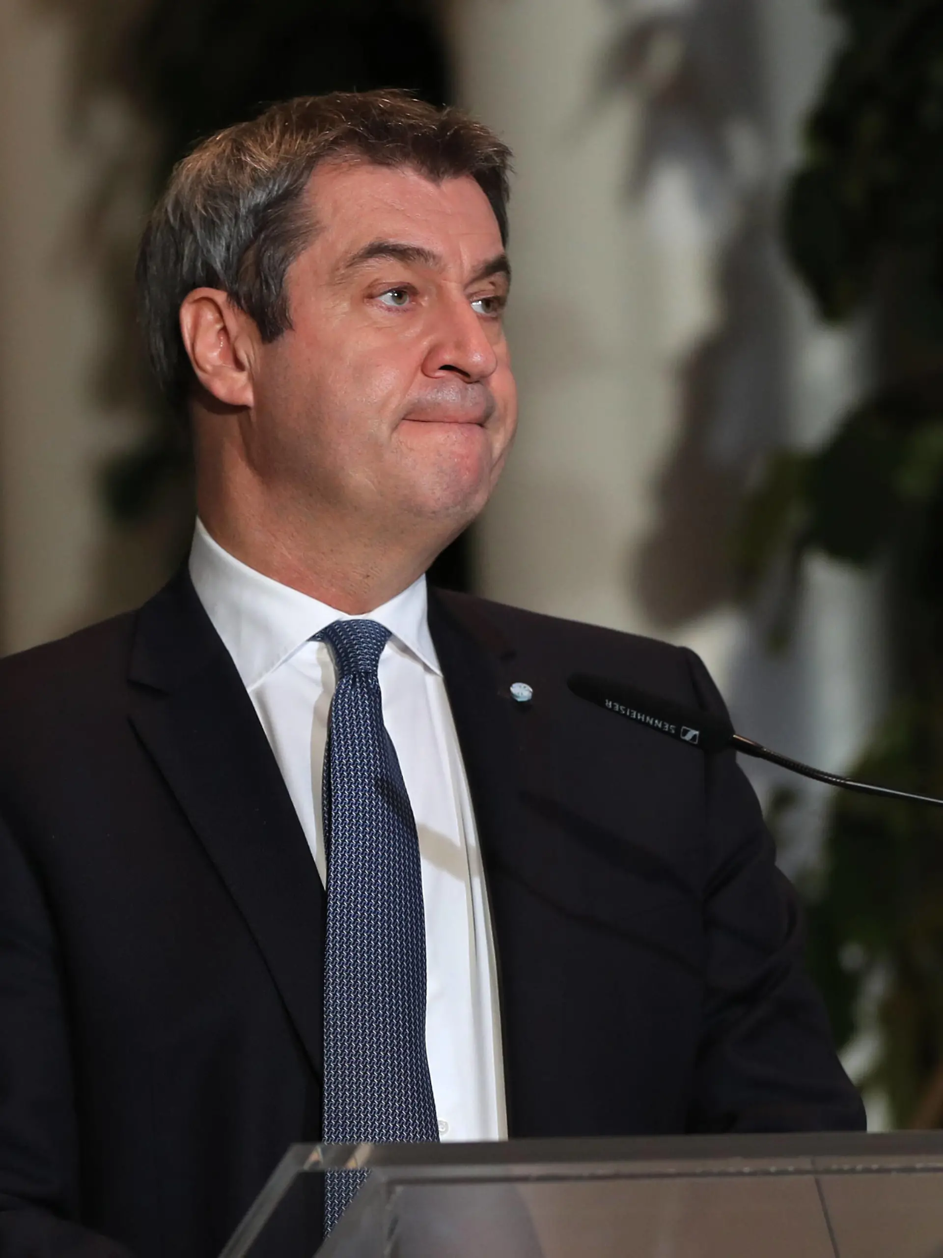  Statement von Markus Söder zur Bekämpfung der Corona Pandemie Der bayerische Ministerpräsident Dr. Markus Söder gibt ein Statement zu den Beschlüssen in Berlin zur Bekämpfung der Corona Pandemie ab, München Bayern Deutschland Staatskanzlei Orangerie *** Statement by Markus Söder on the fight against the Corona Pandemic The Bavarian Minister President Dr Markus Söder makes a statement on the decisions taken in Berlin to fight the Corona Pandemic, Munich Bavaria Germany State Chancellery Orangery