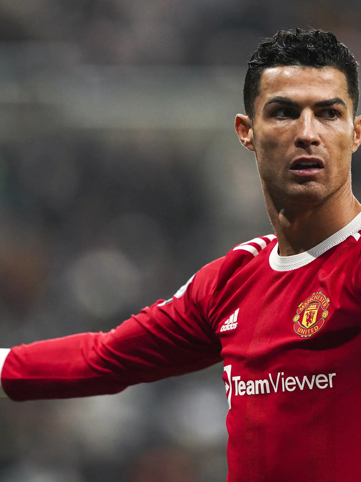 ARCHIV - 27.12.2021, Großbritannien, Newcastle: Fußball: Premier League, England, Newcastle United - Manchester United, 19. Spieltag im St. James Park Stadion: Cristiano Ronaldo von Manchester United reagiert während des Spiels. (zu dpa «Kontroverse um Cristiano-Ronaldo-Statue in Indien») Foto: Owen Humphreys/PA Wire/dpa +++ dpa-Bildfunk +++