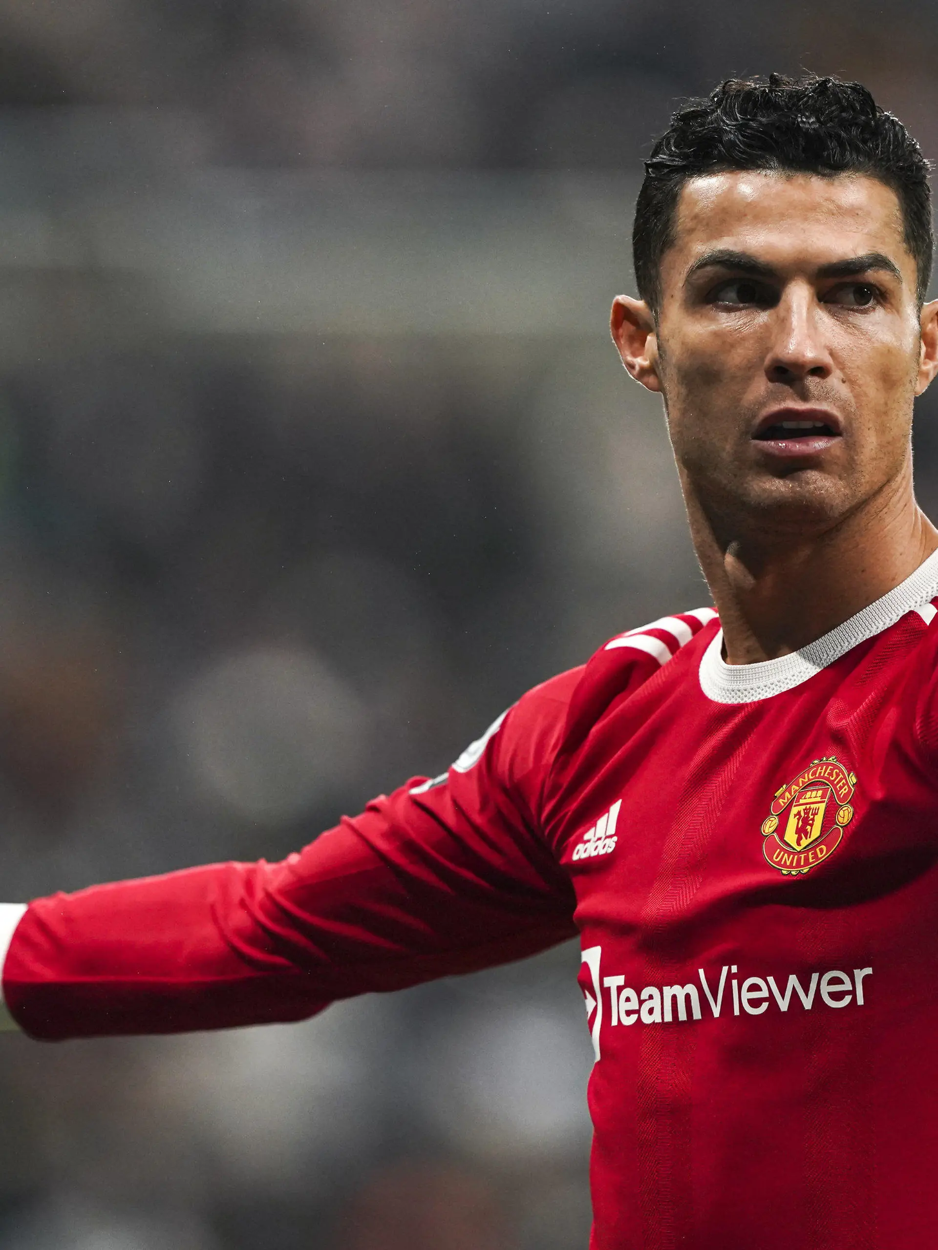 ARCHIV - 27.12.2021, Großbritannien, Newcastle: Fußball: Premier League, England, Newcastle United - Manchester United, 19. Spieltag im St. James Park Stadion: Cristiano Ronaldo von Manchester United reagiert während des Spiels. (zu dpa «Kontroverse um Cristiano-Ronaldo-Statue in Indien») Foto: Owen Humphreys/PA Wire/dpa +++ dpa-Bildfunk +++