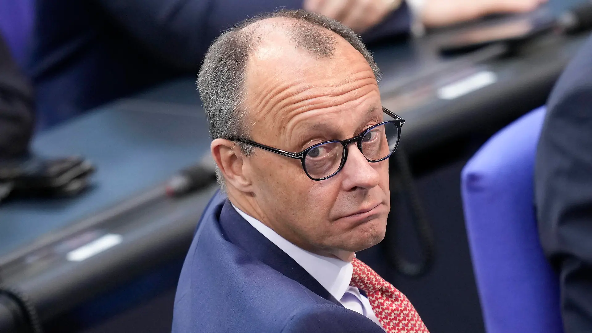 Deutscher Bundestag, 107. Plenarsitzung Friedrich Merz CDU im Portrait mit Blick in die Kamera im Plenum bei der 107. Sitzung des Deutschen Bundestag in Berlin, 26.05.2023 Berlin Berlin Deutschland *** German Bundestag, 107 plenary session Friedrich Merz CDU in portrait looking into the camera in the plenary session at the 107 session of the German Bundestag in Berlin, 26 05 2023 Berlin Berlin Germany