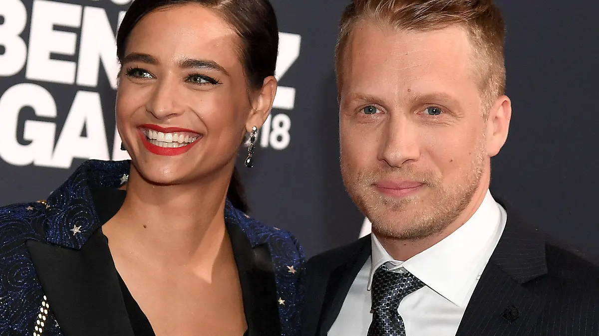 ARCHIV - 10.11.2018, Bayern, München: Oliver Pocher, Comedian, und Ehefrau Amira Aly, Model, kommen zur Benefiz-Gala zugunsten der McDonald's Kinderhilfe-Stiftung. (Zu dpa "Oliver Pocher noch häufiger im TV") Foto: Tobias Hase/dpa +++ dpa-Bildfunk +++
