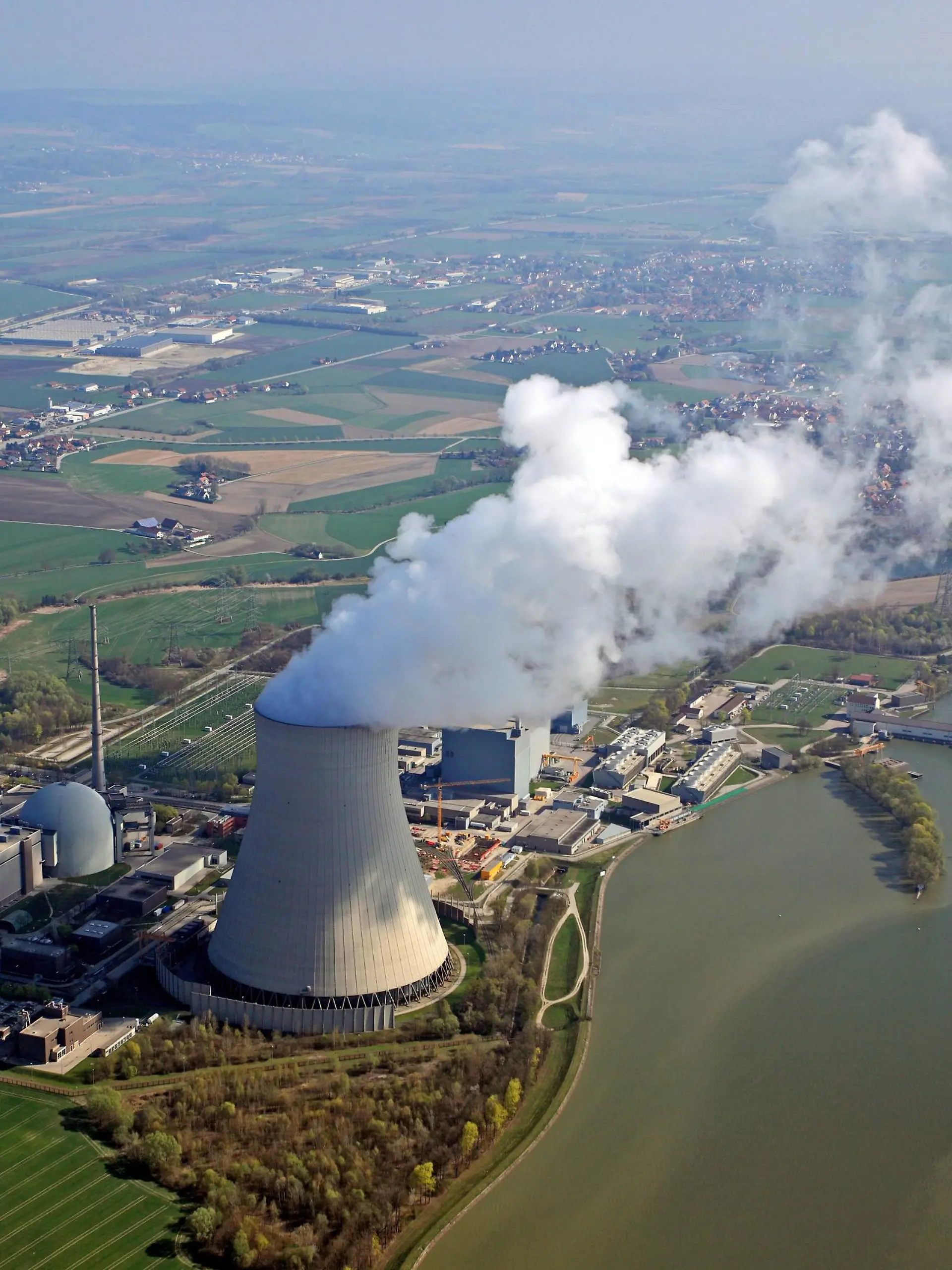 Bildnummer: 55383941  Datum: 20.04.2011  Copyright: imago/blickwinkel
Kernkraftwerk Isar 2, Deutschland, Bayern, Niederbayern nuclear power station Isar 2, Germany, Bavaria, Niederbayern, Lower Bavaria BLWS271559 kbdig 2011 quer Wirtschaft Energiewirtschaft Energieversorgung Kernkraft Atomkraft Kraftwerk Kraftwerke Atomkraftwerk Atomkraftwerke AKW AKWs Kernkraftwerk Kernkraftwerke KKW KKWs Kernenergie nuklear Nuklearenergie Atomenergie Atomkernenergie Kernkraftanlage Kernkraftanlagen Atomreaktor Atomreaktoren Kernreaktor Kernreaktoren Atommeiler Atombrenner Reaktor Reaktoren Landschaft Landschaften Luftaufnahme Luftaufnahmen Luftbild Luftbilder Vogelperspektive Ansicht von oben von oben Dampfwolke Dampfwolken Dampf Wasserdampf dampfen dampfend Isar Gewaesser Fliessgewaesser Fluss Fluesse Feld Felder Acker Aecker Ackerland Landwirtschaft Industriegebaeude Kuehlturm Kuehltuerme Querformat Europa europaeisch Mitteleuropa mitteleuropaeisch Deutschland deutsch Westdeutschland westdeutsch Sueddeutschland sueddeutsch Bayern bayerisch deutsche deutscher deutsches economy energy economy nuclear power station nuclear power stations nuclear power nuclear power plant nuclear power plants nuclear power reactor nuclear power reactors atomic power nuclear energy nuclear reactor nuclear reactors reactor reactors landscape landscapes aerial photo aerial photos air photo air photos aerial view aerial views bird s eye view bird s-eye view view from above vapor cloud vapor clouds smoke steam smoking steaming running water running waters river rivers stream streams field fields arable land acre acres agriculture industrial building industrial buildings cooling tower cooling towers horizontal format Europe European Central Europe Central European Germany German West of Germany Western German Southern Germany South German Bavaria Bavarian 

Bildnummer 55383941 Date 20 04 2011 Copyright Imago Angle Nuclear power plant Isar 2 Germany Bavaria Lower Bavaria Nuclear Power Station Isar 2 Germany Bavaria Lower Bavaria Lower Bavaria  Kbdig 2011 horizontal Economy Energy industry Energy supply Nuclear power Nuclear power Power plant Power plants Nuclear power plant Nuclear power plants NPP Nuclear power plants Nuclear power plant Nuclear power plants NPP NPPs Nuclear energy Nuclear Nuclear energy Atomic Energy Nuclear Energy Nuclear power plant Nuclear power plants Nuclear reactor Nuclear reactors Nuclear reactor Nuclear reactors Atommeiler Atom burner Reactor Reactors Landscape Landscapes Air intake Aerial photographs Luftbild Aerial photos birds eye view View from above from above Vapour cloud Steam clouds Steam Water vapor steam steaming Isar Water watercourses River Rivers Field Fields Acker Acres Arable land Agriculture Industriegebaeude Cooling tower Cooling towers Landscape Europe Eisch Europe Central Europe Central European Germany German West German country West Sueddeutschland South German Bavaria Bavarian German German German Economy Energy Economy Nuclear Power Station Nuclear Power Stations Nuclear Power Nuclear Power plant Nuclear Power Plants Nuclear Power Reactor Nuclear Power  Atomic Power Nuclear Energy Nuclear Reactor Nuclear  Reactor  Landscape LANDSCAPES Aerial Photo Aerial Photos Air Photo Air Photos Aerial View Aerial Views Bird S Eye View Bird S Eye View View from above Vapor Cloud Vapor Clouds Smoke Steam Smoking steaming RUNNING Water RUNNING Waters River Rivers Stream streams Field Fields execute arable Country Acre Acres Agriculture Industrial Building Industrial Buildings Cooling Tower Cooling Towers horizontally Format Europe European Central Europe Central European Germany German WEST of Germany Western German Southern Germany South German Bavaria Bavarian  