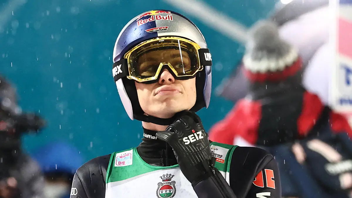 28.12.2021, Bayern, Oberstdorf: Ski nordisch/Skispringen: Weltcup, Vierschanzentournee. Andreas Wellinger aus Deutschland reagiert nach seinem Qualifikationssprung. Foto: Daniel Karmann/dpa +++ dpa-Bildfunk +++