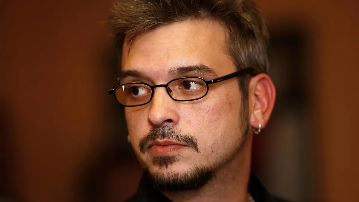 Bildnummer: 05177602 Datum: 26.11.2009 Copyright: imago/Norbert Schmidt
Darts Promotion und Pressekonferenz für das am Wochenende stattfindende German Darts Championship in Halle / Westf. In der Gaststätte Mauritius in Münster zielt Tomas Speedy Seyler (GER) bei einem Showwettkampf mit seinem Pfeil.; Dartwerfen Porträt PK Pressetermin vdig xub 2009 quer Personen,Sport,Darts,
Image number 05177602 date 26 11 2009 Copyright imago Norbert Schmidt Darts Promotion and Press conference for the at Weekend held German Darts Championship in Hall Westf in the Restaurant Mauritius in Muenster aims Tomas Speedy Seyler ger at a Show competition with his Arrow Dart throwing Portrait press conference Press call Vdig xub 2009 horizontal Human Beings Sports Darts