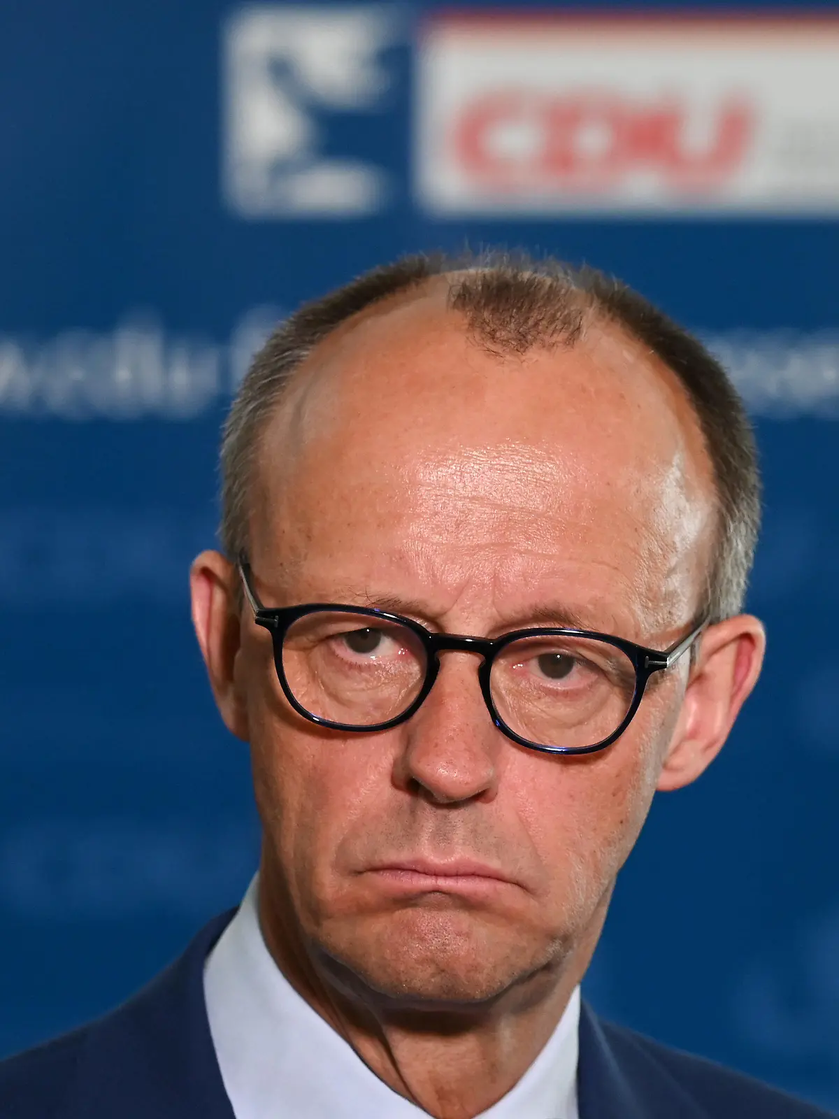 ARCHIV - 16.05.2023, Hessen, Wiesbaden: Friedrich Merz, Bundesvorsitzender der CDU, gibt im hessischen Landtag im Anschluss an seinen Besuch der CDU-Fraktion im hessischen Landtag ein Pressestatement ab. (zu "Merz bleibt dabei: «keinerlei Zusammenarbeit» der Union mit der AfD") Foto: Arne Dedert/dpa +++ dpa-Bildfunk +++