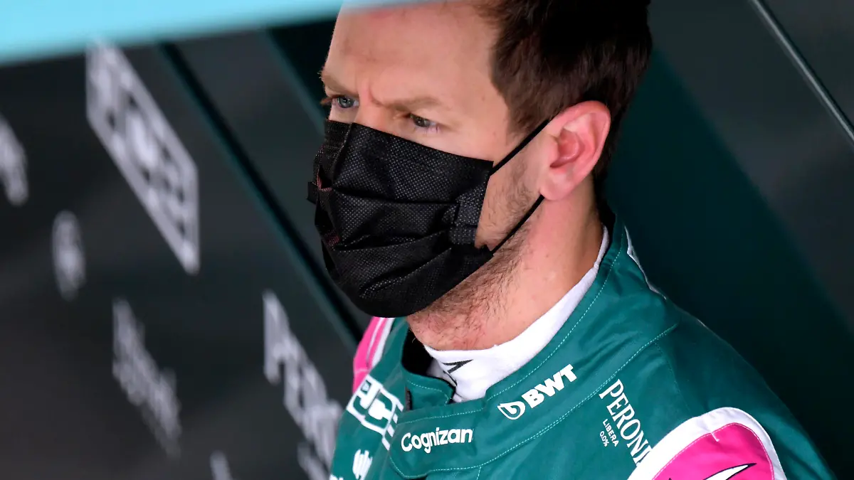  VETTEL Sebastian Aston Martin F1 Team FIA Formel 1 Saison 2021 in Imola am 17. 04. 2021 in Imola *** VETTEL Sebastian Aston Martin F1 Team FIA Formula 1 Season 2021 at Imola on 17 04 2021 at Imola