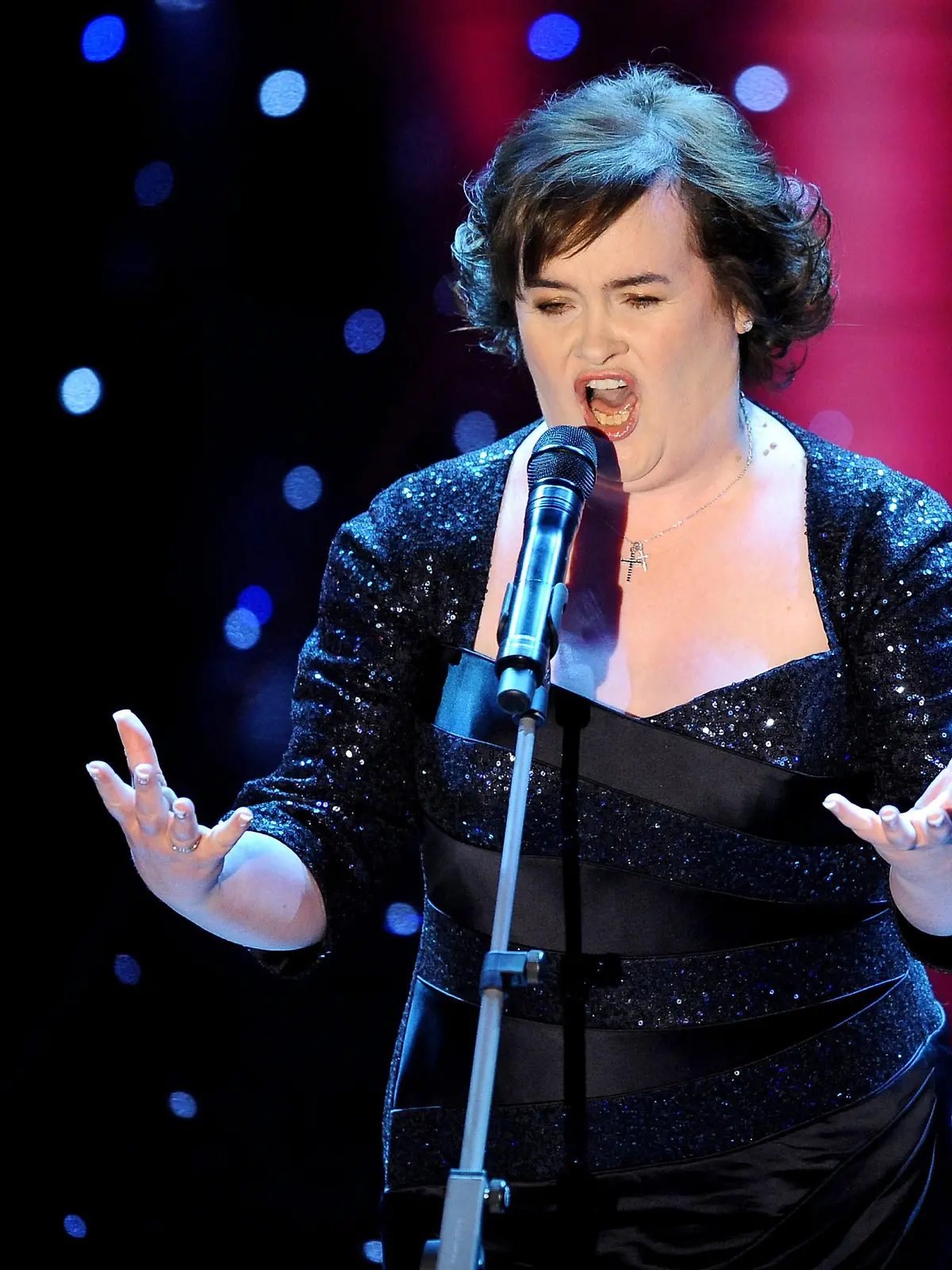 Britisch singer Susan Boyle performs during the first evening of the 2010 Sanremo Italian Song Festival at the Ariston Theatre in Sanremo, Italy, 16 February 2010. The festival runs until 20 February. Photo: Claudio Onorati/ EPA