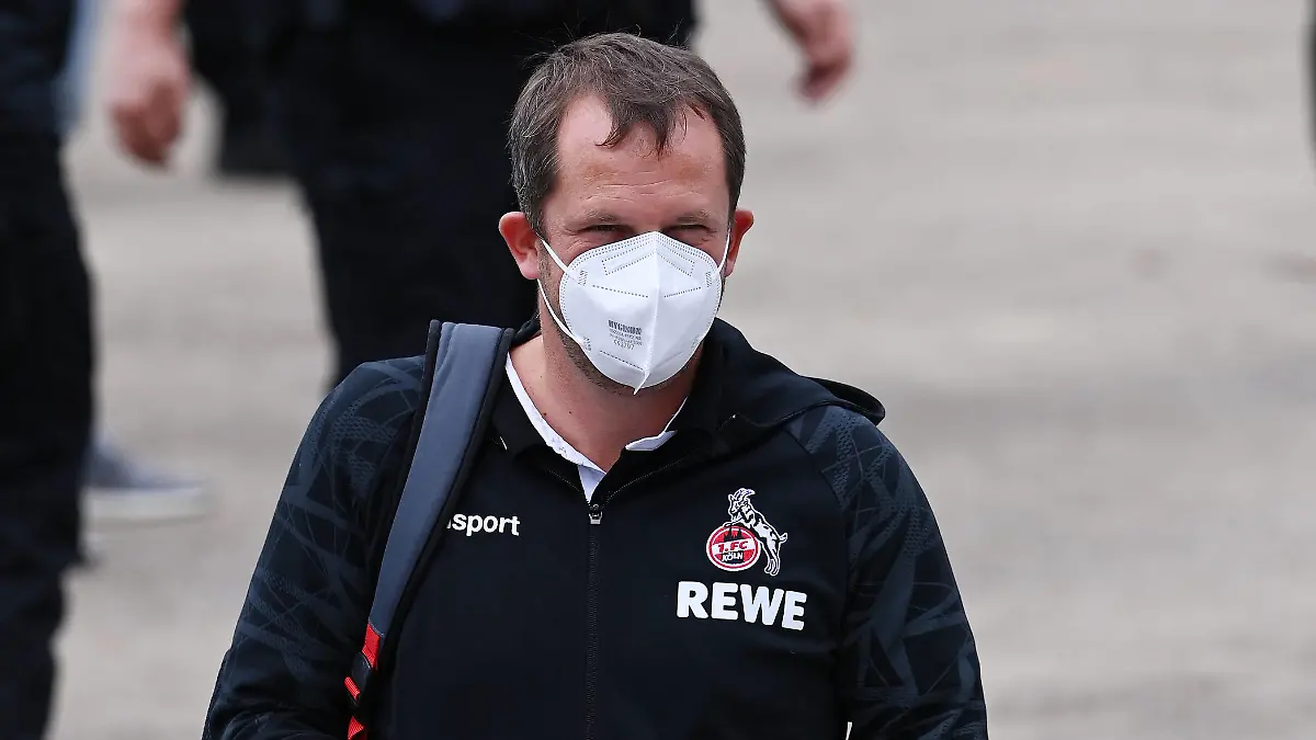 Fussball 1. Bundesliga Saison 2021/2022 Testspiel in Villingen 1. FC Koeln - FC Bayern Muenchen 17.07.2021 Teammanager Denis Lapaczinski 1. FC Koeln *** Football 1 Bundesliga Season 2021 2022 Test match in Villingen 1 FC Koeln FC Bayern Muenchen 17 07 2021 Team manager Denis Lapaczinski 1 FC Koeln