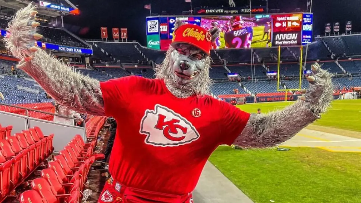 Superfan Xaviar Babudar