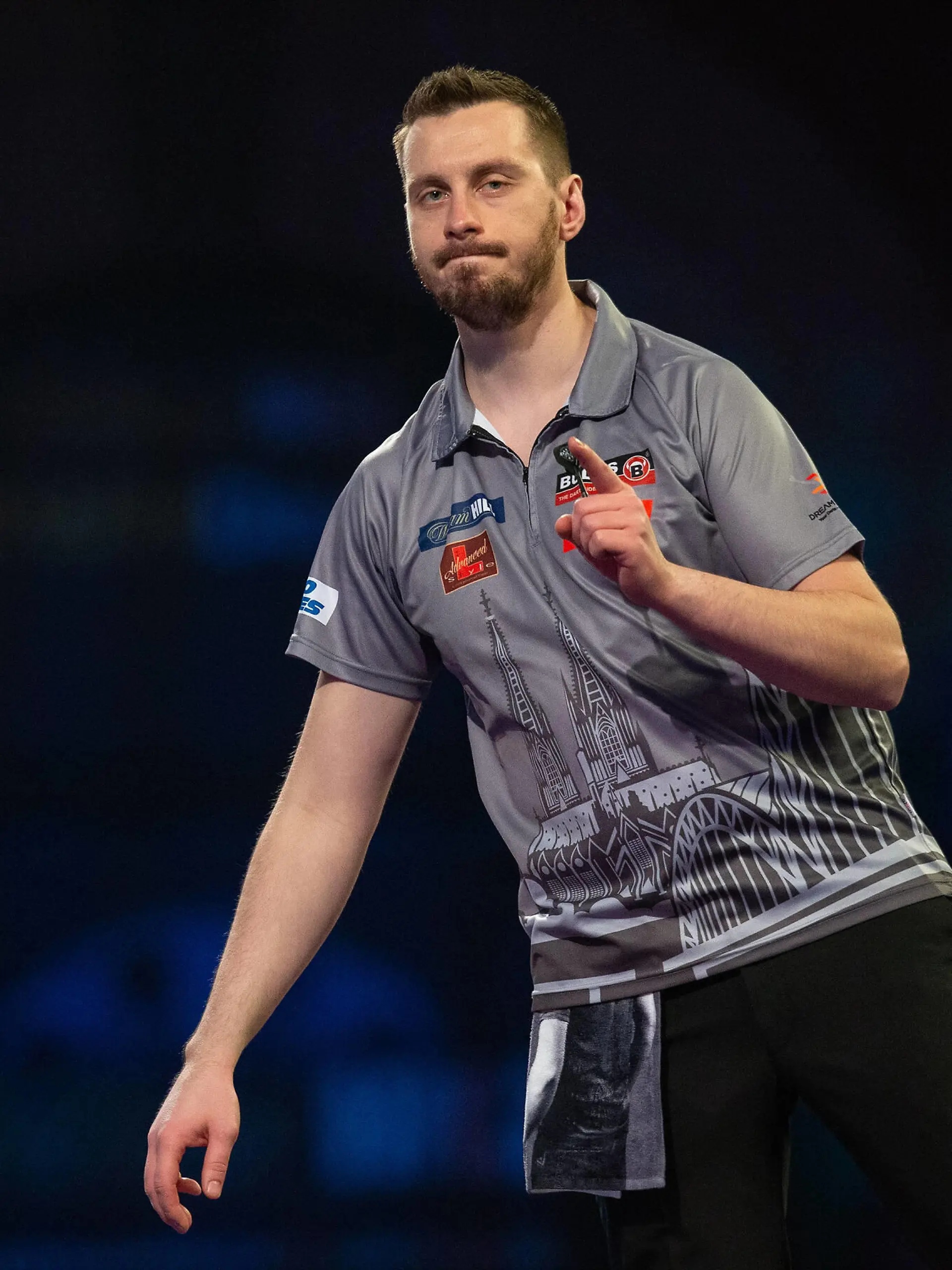 Sport Bilder des Tages PDC World Darts Championship 2022 Florian Hempel Germany reacts, takes the first set in his Round 2 match against Dimitri Van den Bergh Belgium not in picture during the PDC World Darts Championship 2022, at Alexandra Palace, London, United Kingdom on 21 December 2021. London Alexandra Palace London United Kingdom Editorial use only PUBLICATIONxNOTxINxUK , Copyright: xIanxStephenx PSI-14327-0103