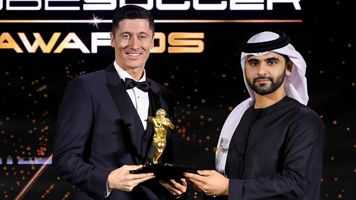 Foto Fabio Ferrari - LaPresse 27 Dicembre 2021 Dubai Emirati Arabi Dubai Globe Soccer Awards 2021 - Tredicesima Edizione. Nella foto: Maradona Award for Best Goal Scorer of the Year: Robert Lewandowski photo Fabio Ferrari - LaPresse December 27, 2021 Dubai United Arab Emirates Sport Dubai Globe Soccer Awards 2021 -13th Edition. In the pic: Maradona Award for Best Goal Scorer of the Year: Robert Lewandowski PUBLICATIONxNOTxINxITAxFRAxCHN Copyright: xFabioxFerrari/LaPressex