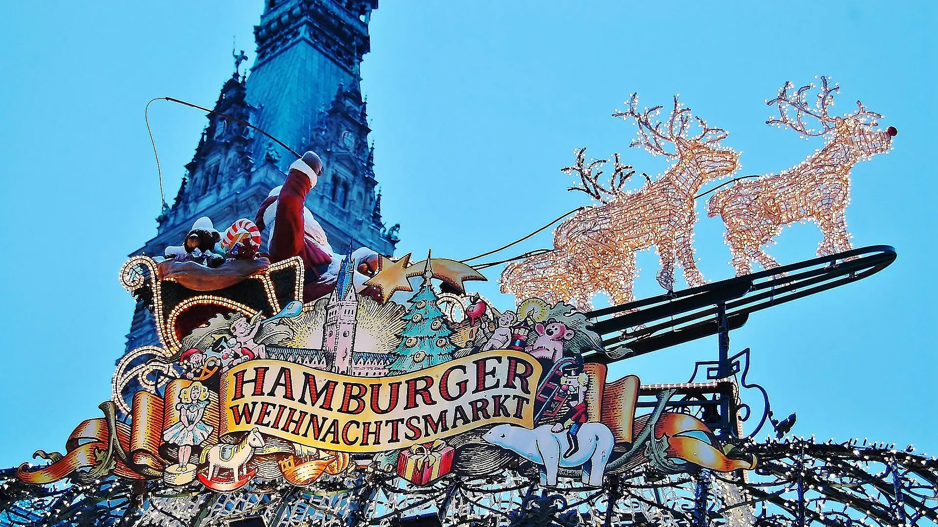 Fliegender Schlitten auf dem Roncalli-Weihnachtsmarkt vor dem Hamburger Rathaus.