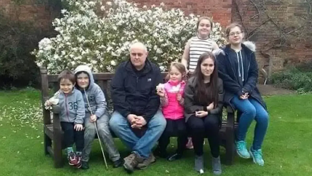 England: Martin Mulcahy mit sechs seiner sieben Kindern.