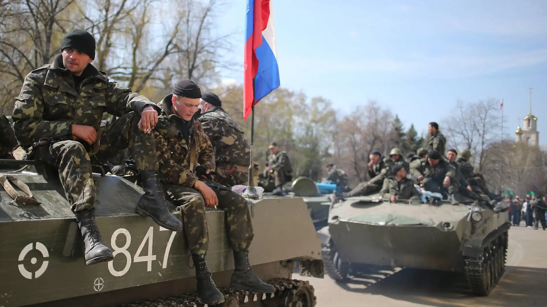 ITAR-TASS: DONETSK REGION, UKRAINE. APRIL 16, 2014. Donbass militia on armoured military vehicles with a Russian flag in the town of Slavyansk, eastern Ukraine. PUBLICATIONxINxGERxAUTxONLY Aufmacher RE140355
ITAR TASS Donetsk Region Ukraine April 16 2014 Donbass Militia ON Armoured Military VEHICLES With a Russian Flag in The Town of Eastern Ukraine PUBLICATIONxINxGERxAUTxONLY Highlight RE140355