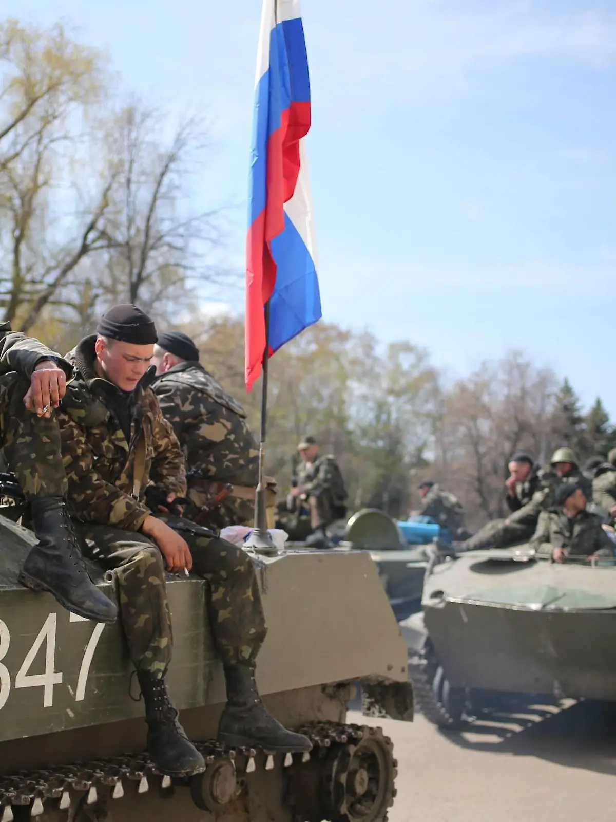 ITAR-TASS: DONETSK REGION, UKRAINE. APRIL 16, 2014. Donbass militia on armoured military vehicles with a Russian flag in the town of Slavyansk, eastern Ukraine. PUBLICATIONxINxGERxAUTxONLY Aufmacher RE140355

ITAR TASS Donetsk Region Ukraine April 16 2014 Donbass Militia ON Armoured Military VEHICLES With a Russian Flag in The Town of  Eastern Ukraine PUBLICATIONxINxGERxAUTxONLY Highlight RE140355