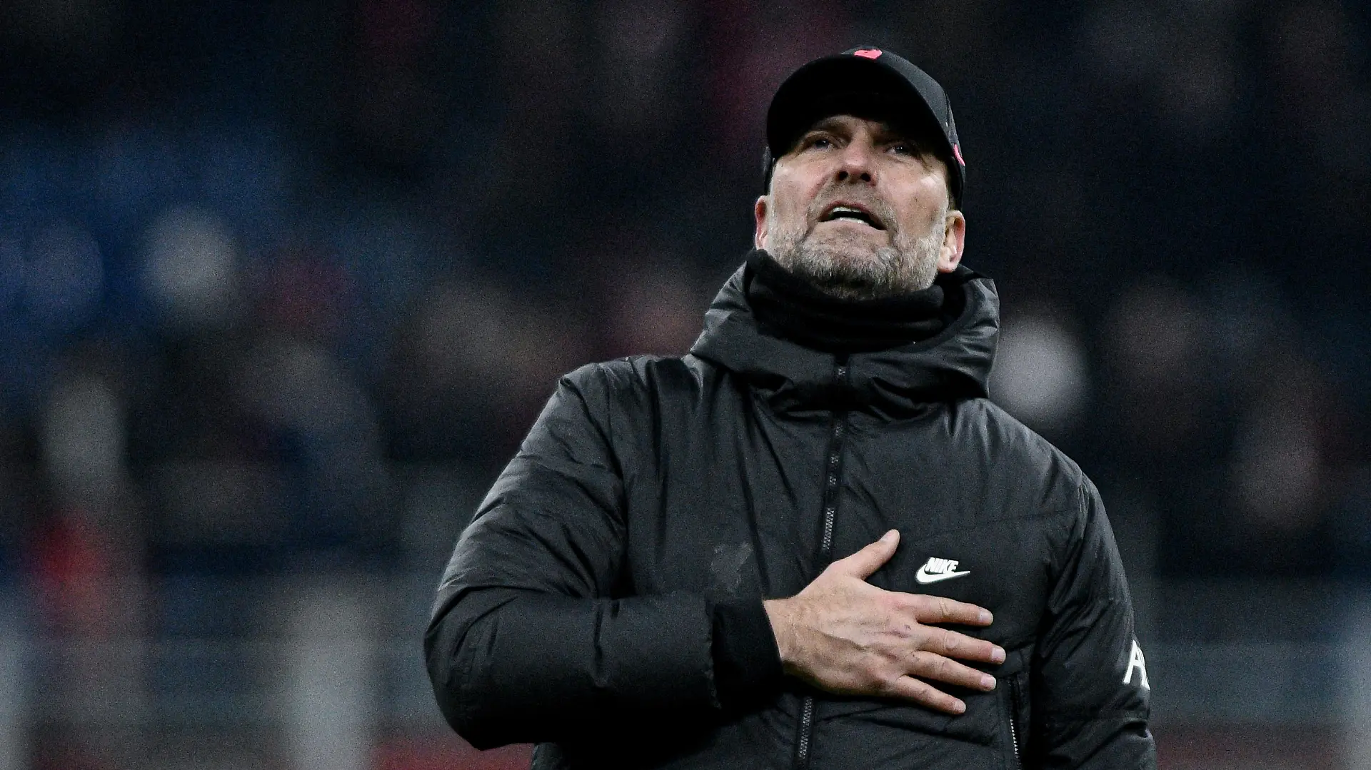 MILAN, ITALY - DECEMBER 7: Juergen Klopp, Head coach of Liverpool FC greets fans during the UEFA Champions League match AC Milan between Liverpool FC at San Siro stadium in Milan, Italy on December 07, 2021. Piero Cruciatti / Anadolu Agency