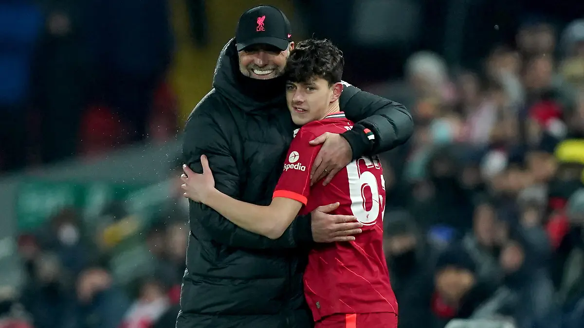 Liverpool v Leicester City - Carabao Cup - Quarter Final - Anfield. Liverpool manager Jurgen Klopp and Owen Beck during the Carabao Cup quarter final match at Anfield, Liverpool. Picture date: Wednesday December 22, 2021. See PA story SOCCER Liverpool. Photo credit should read: Mike Egerton/PA Wire. RESTRICTIONS: EDITORIAL USE ONLY No use with unauthorised audio, video, data, fixture lists, club/league logos or "live" services. Online in-match use limited to 120 images, no video emulation. No use in betting, games or single club/league/player publications. URN:64474312