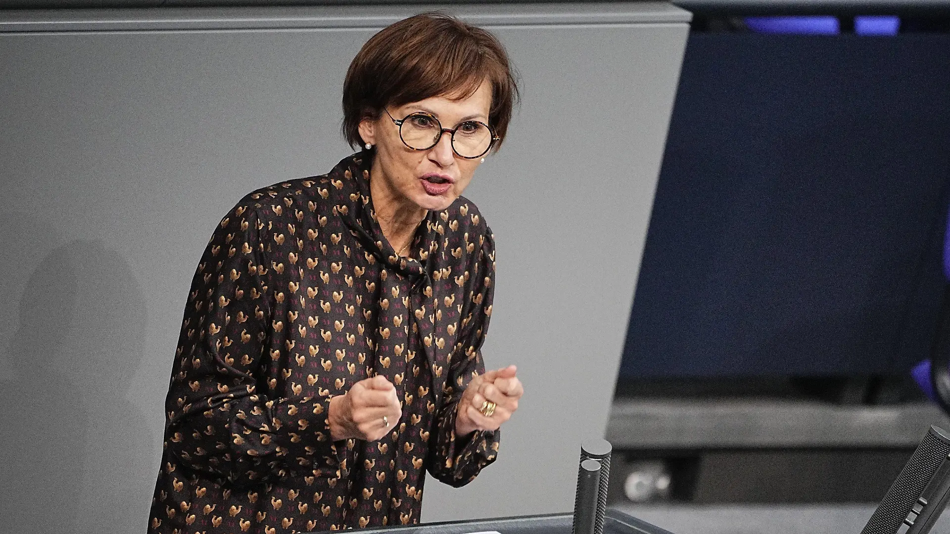 16.12.2021, Berlin: Bettina Stark-Watzinger (FDP), Bundesministerin für Bildung und Forschung, spricht im Bundestag. In der Sitzung soll unter anderem über die Ganztagsfinanzierung beraten werden. Foto: Michael Kappeler/dpa +++ dpa-Bildfunk +++