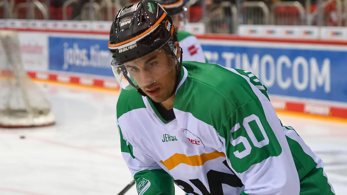 Avery Peterson (Bietigheim Steelers, #50). DEG vs. SC Bietigheim Steelers, Eishockey, Deutsche Eishockey Liga, 30. Spieltag, Saison 2021/2022, 12.12.2021, Foto: Eibner/Thomas Haesler