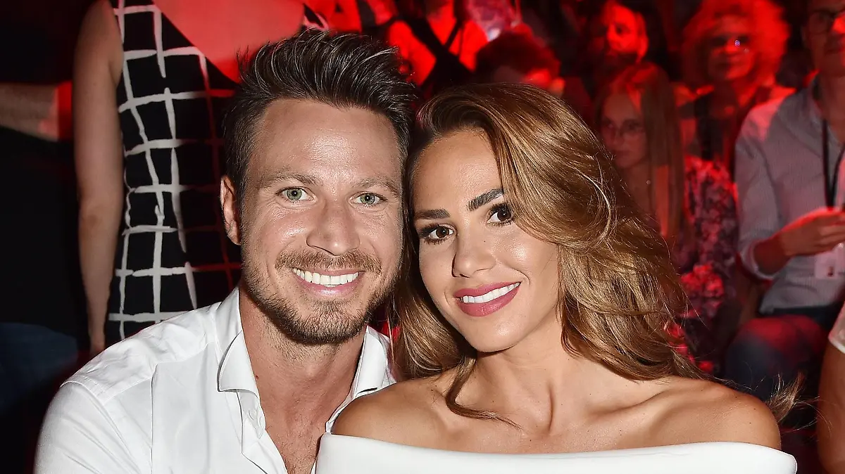 Sebastian Pannek und Angelina Heger bei der Guido Maria Kretschmer Modenschau im Rahmen der Mercedes-Benz Fashion Week Frühjahr/Sommer am 1.07.2019 in Berlin MBFW Fashionweek 2019 Juli in Berlin- Guido Maria Kretschmer Fashionshow *** Sebastian Pannek and Angelina Heger at the Guido Maria Kretschmer Fashion Show as part of the Mercedes Benz Fashion Week Spring Summer 1 07 2019 in Berlin MBFW Fashionweek 2019 July in Berlin Guido Maria Kretschmer Fashion Show PUBLICATIONxINxGERxSUIxAUTxONLY