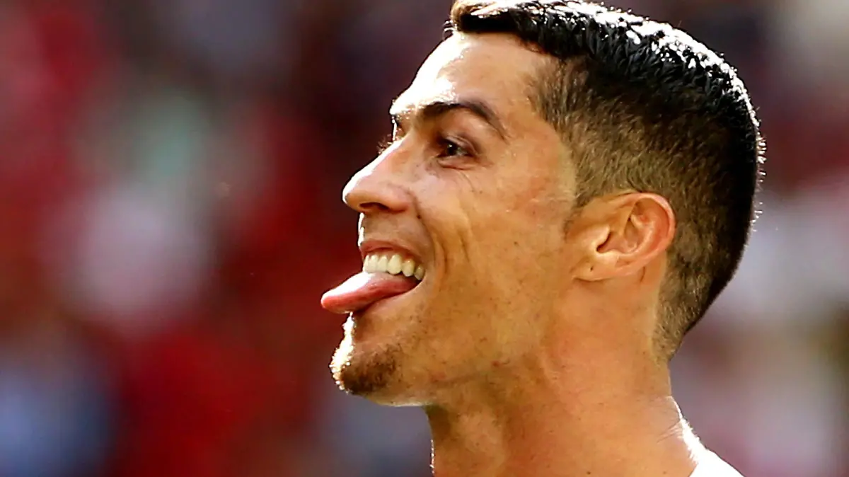 Bilder des Tages - SPORT Cristiano Ronaldo zeigt Zunge aug Messi-Rufe / / Fußball Fussball / FIFA WM Weltmeisterschaft Russland Russia 2018 / Saison 2017/2018 / 20.06.2018 / Portugal POR vs. Marokko MAR / *** Cristiano Ronaldo shows tongue aug Messi shouts Sports Football Soccer FIFA World Cup Russia Russia 2018 Season 2017 2018 20 06 2018 Portugal POR vs Morocco MAR  