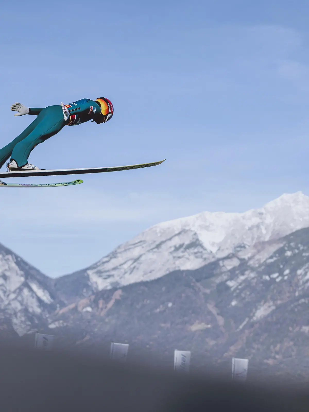 ABD0057_20211111 - INNSBRUCK - ÖSTERREICH: Philipp Aschenwald während einem öffentlichen Training der ÖSV-Skispringer am Donnerstag, 11. November 2021 am Bergisel in Innsbruck. - FOTO: APA/EXPA/JFK - 20211111_PD3626