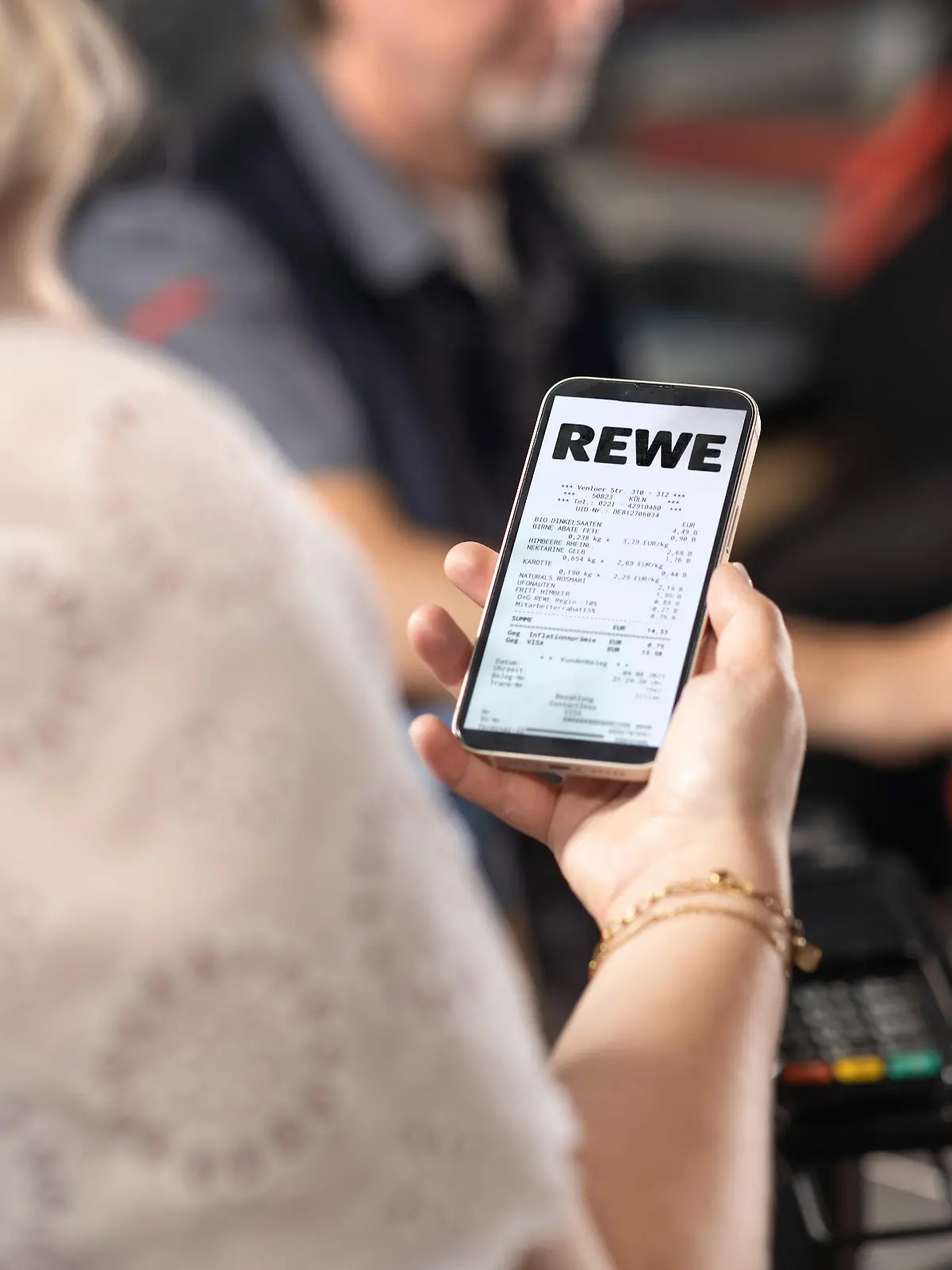 Rewe will ein eigenes Bezahlsystem einführen.