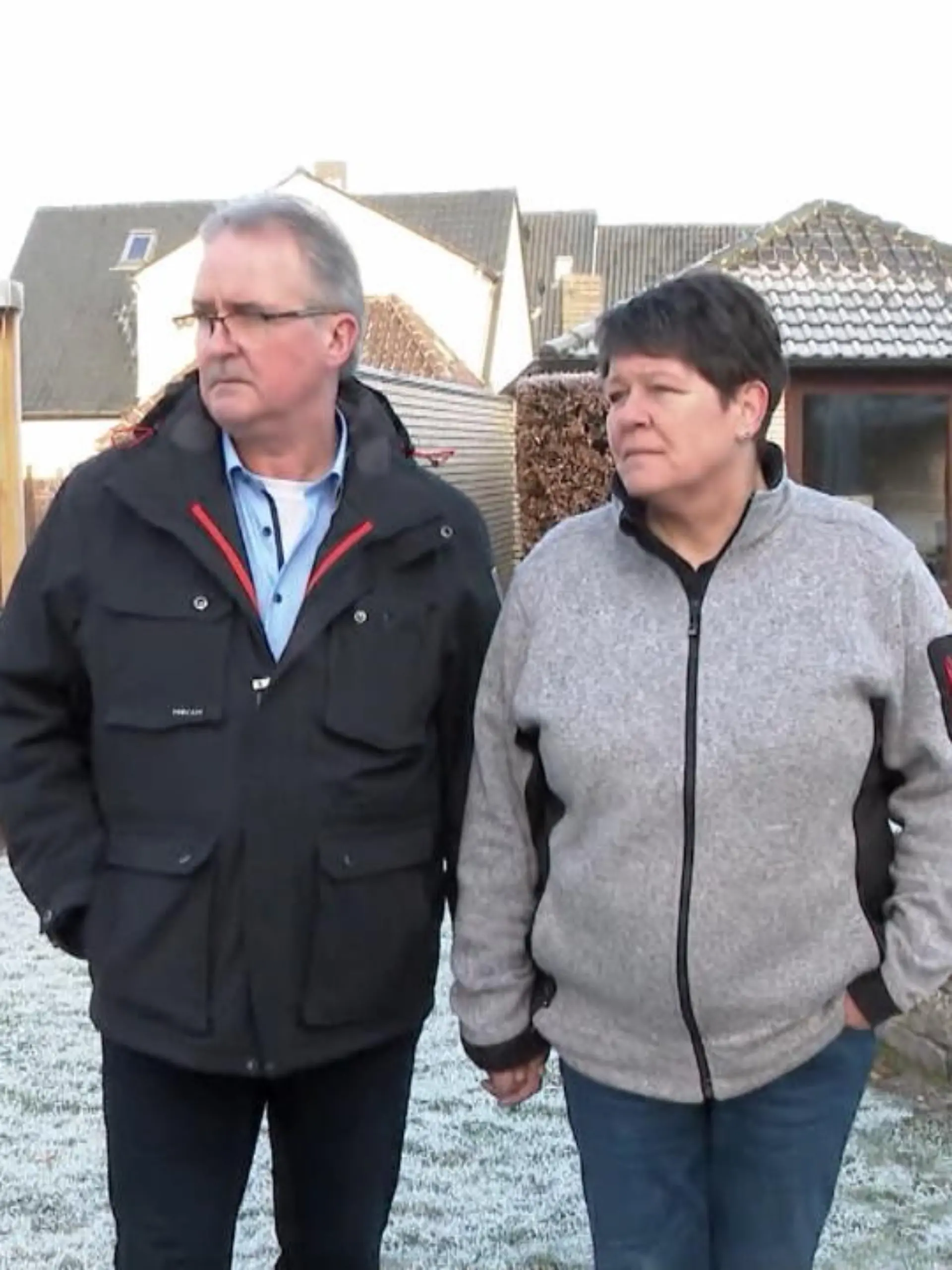 Er wirft mit Eiern und Böllern, dann fliegt sogar eine tote Katze über den Zaun: Peter und Andrea Lojewski aus Lübbecke zittern vor ihrem Nachbarn. Jetzt geht der Streit in die nächste Runde.