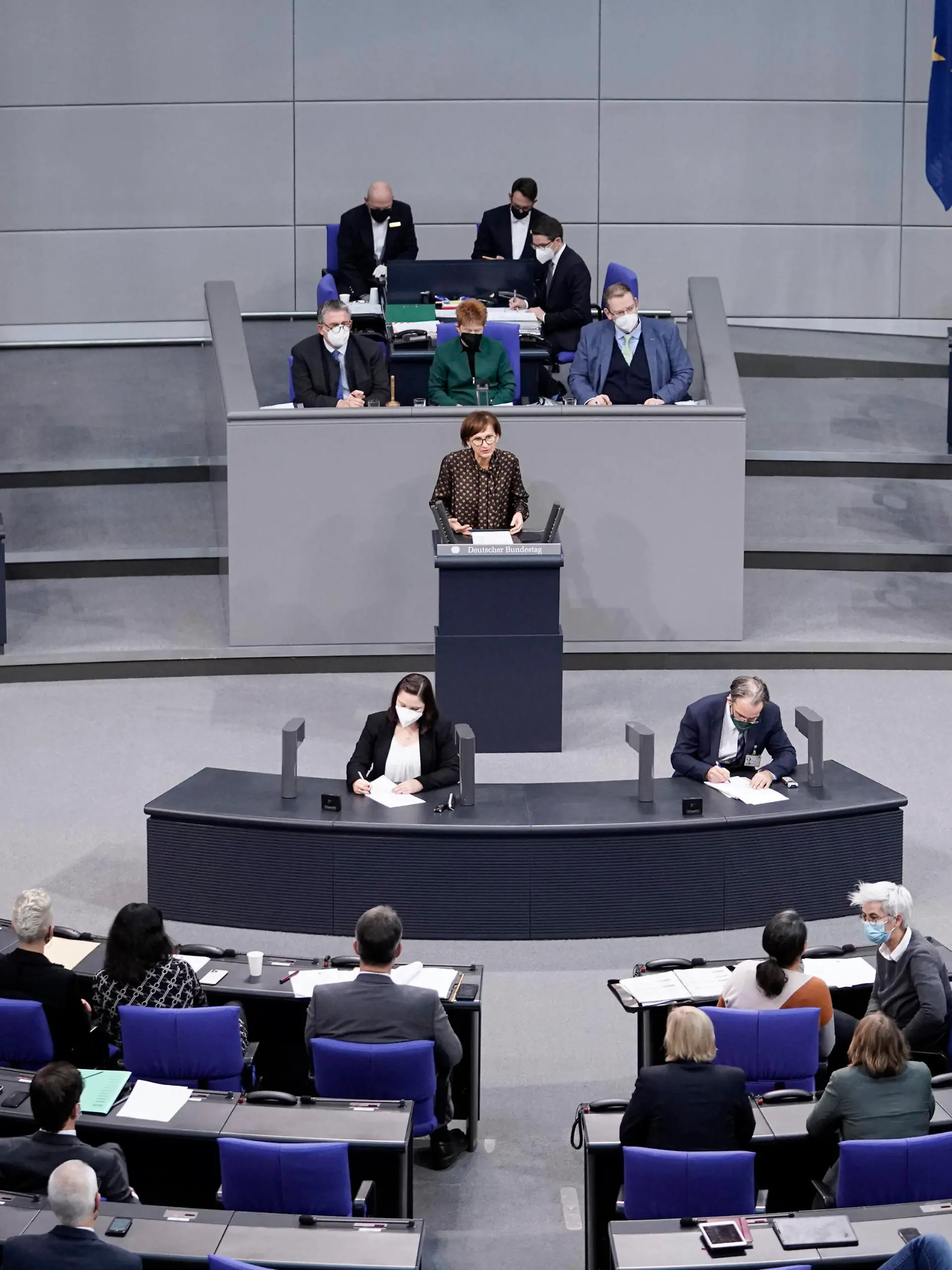  9. Bundestagssitzung und Debatte in Berlin Aktuell,16.12.2021 Berlin, Bildungsministerin Bettina Stark-Watzinger FDP im Portrait bei Rede zum Tagesordnungspunkt Ganztagsfinanzierungsgesetz und Ganztagsfinanzhilfegesetz bei der 9. Sitzung des Deutschen Bundestag in Berlin Berlin Berlin Deutschland *** 9 Bundestag session and debate in Berlin Aktuell,16 12 2021 Berlin, Education Minister Bettina Stark Watzinger FDP in portrait during speech on agenda item Ganztagsfinanzierungsgesetz and Ganztagsfinanzhilfegesetz at the 9 session of the German Bundestag in Berlin Berlin Germany