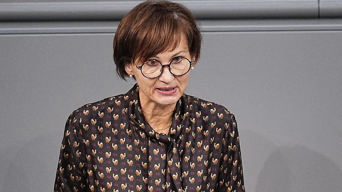16.12.2021, Berlin: Bettina Stark-Watzinger (FDP), Bundesministerin für Bildung und Forschung, spricht im Bundestag. In der Sitzung soll unter anderem über die Ganztagsfinanzierung beraten werden. Foto: Michael Kappeler/dpa +++ dpa-Bildfunk +++