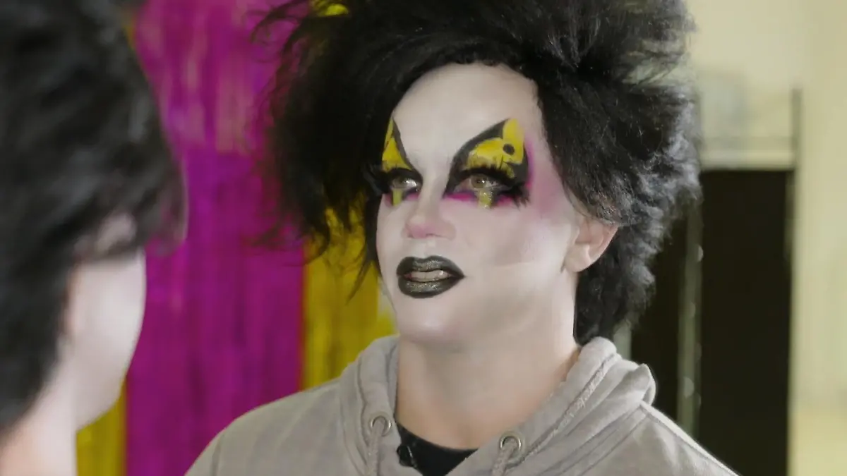 Ungewohnter Anblick: Als Drag Queen "Victoria Mad" hat Fabian Hambüchen Haare auf dem Kopf und sehr viel Make-up im Gesicht