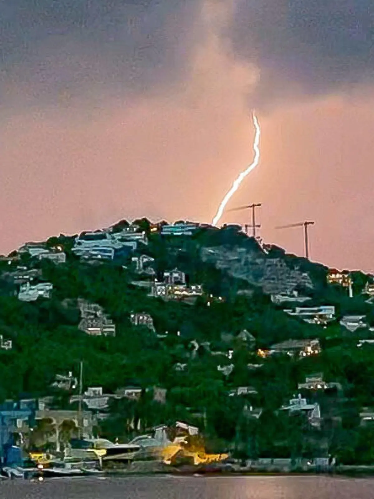 Spanien, Gewitter über Port d Andratx, Mallorca Ballearen ,Mallorca, schwere Gewitter, wie hier in Port Andratx, Blitze, Wetterleuchten, Unwetter, *** Ballearen ,Mallorca, heavy thunderstorms, like here in Port Andratx, lightning, weather lightning, thunderstorms,