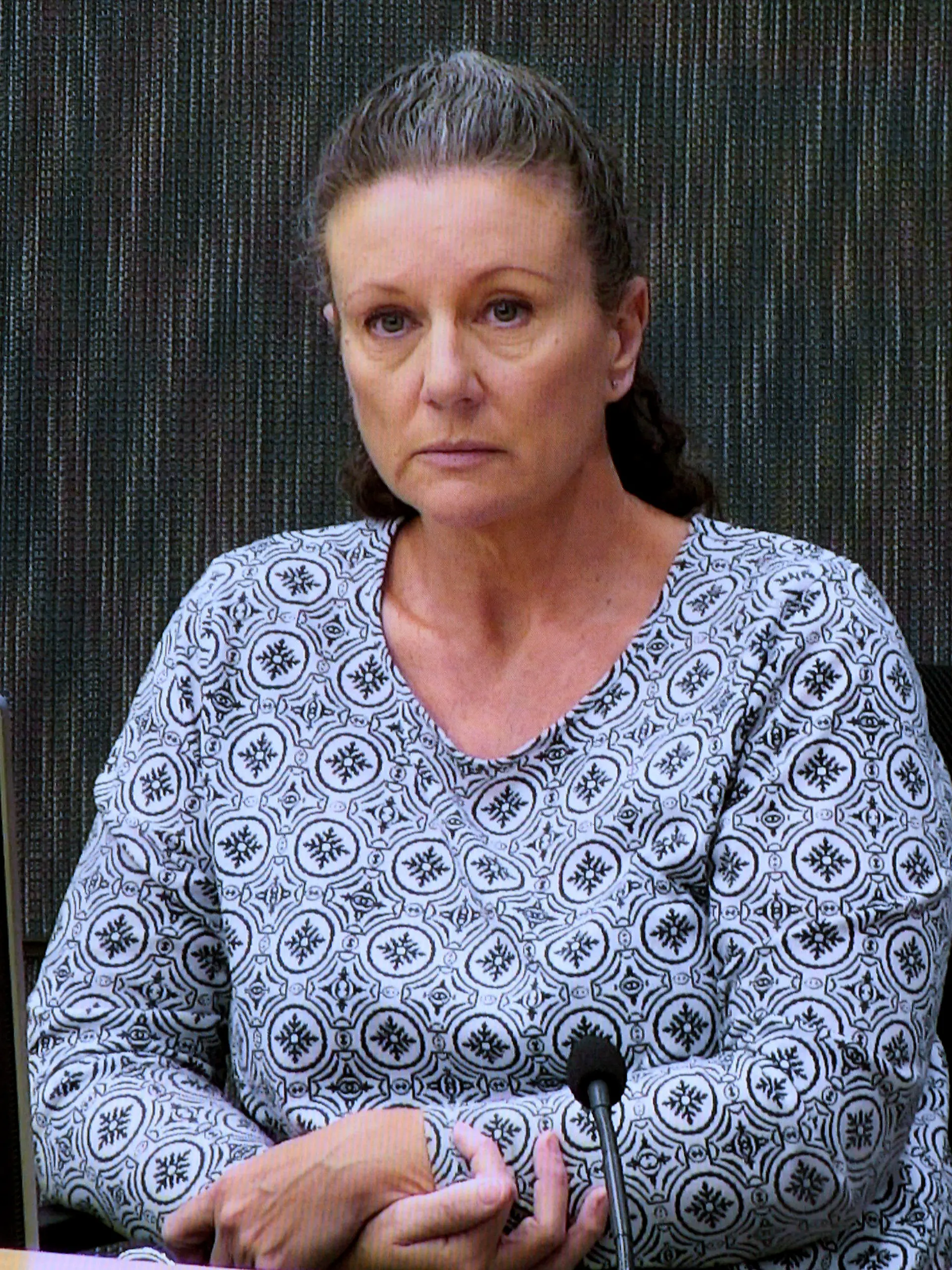 ARCHIV - 01.05.2019, Australien, Sydney: Kathleen Folbigg erscheint via Videoverbindung während einer Untersuchung zur Verurteilung am NSW Coroners Court. Folbigg, die wegen Mordes ihrer vier Kinder verurteilt wurde, wurde nach 20 Jahren Haft begnadigt. Neue wissenschaftliche Erkenntnisse hätten ergeben, dass die zwei Jungen und zwei Mädchen möglicherweise wirklich eines natürlichen Todes gestorben seien, wie Folbigg stets behauptet hatte, sagte der Generalstaatsanwalt des Bundesstaates New South Wales, Daley, am 05.06.2023. Foto: Joel Carrett/AAPIMAGE/AP +++ dpa-Bildfunk +++
