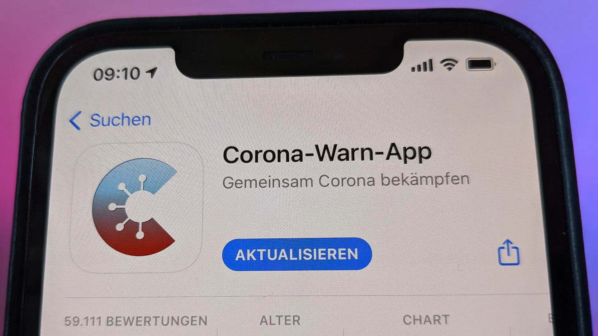 Die offizielle Corona-Warn-App des Bundes in der neue Version 2.0 im App Store von Apple. Mit einer neuen Check-in- Funktion sollen vor allem risikoreiche Begegnungen von Menschen in Innenräumen besser erfasst werden. User können für private Treffen selbst QR-Codes anlegen.