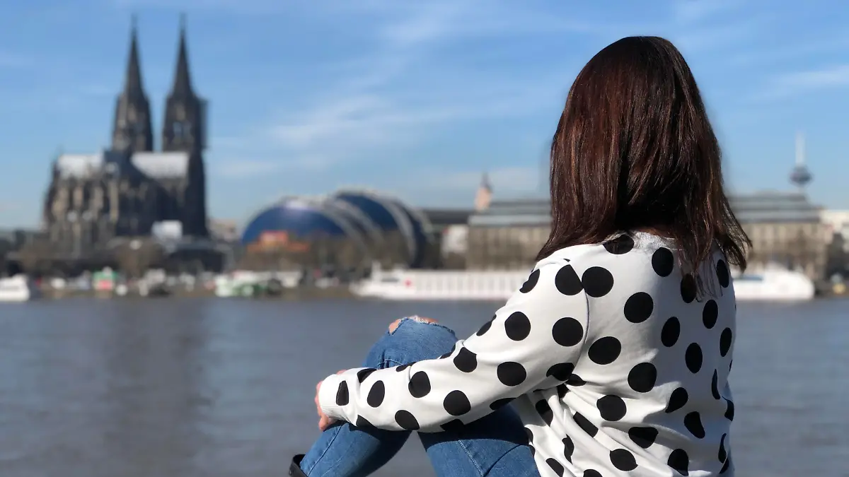 Tina Tinderina sucht mit Tinder nach der großen Liebe