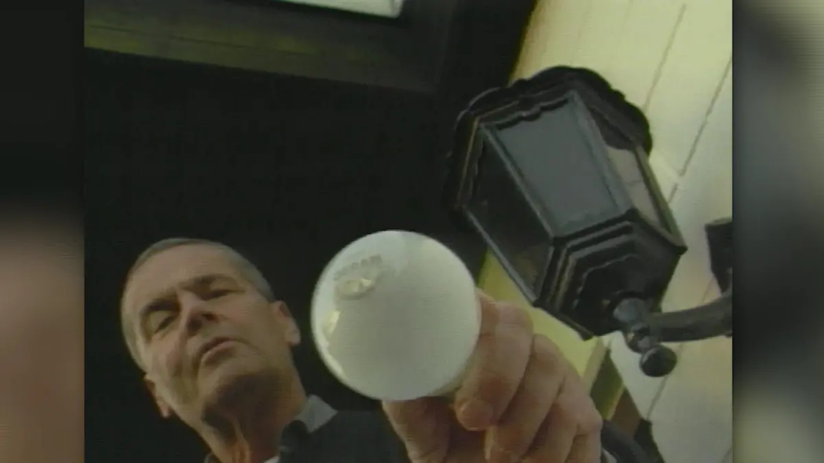 Großer Zoff um kleine Lampe: "Das ist ein Prozess, in dem die Justiz der Lächerlichkeit preisgegeben wird", sagte damals Anwalt Ulrich Endres.