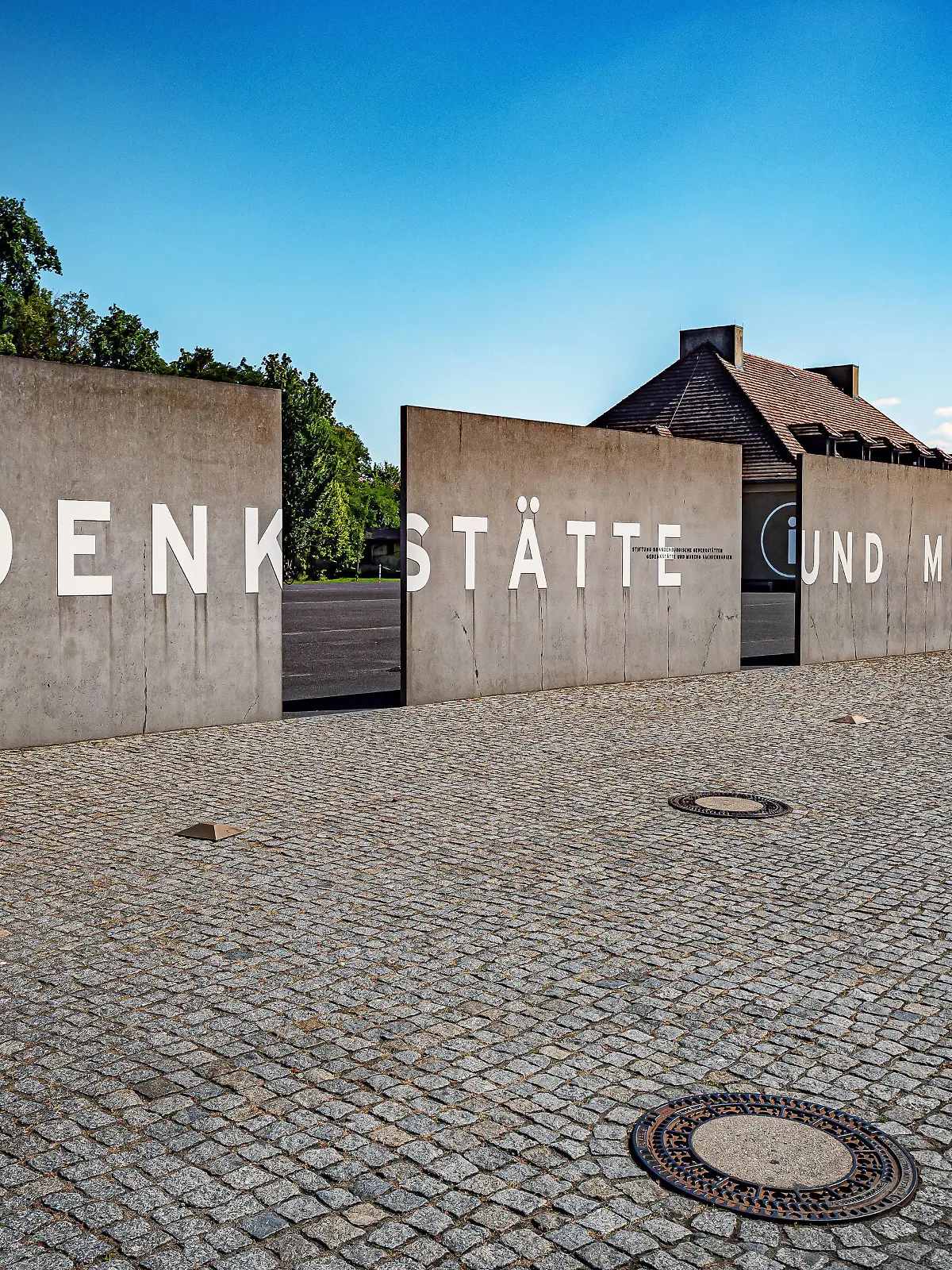  Themenfoto: ehemaliges KZ Konzentrationslager Sachsenhausen: Oranienburg OT Sachsenhausen im Bundesland Brandenburg Landkreis OHV, Mahn- und Gedenkstätte Sachsenhausen, Arbeit macht frei Gedenkstätte Sachsenhausen *** Theme photo former concentration camp Sachsenhausen Oranienburg OT Sachsenhausen in the federal state Brandenburg county OHV, Mahn und Gedenkstätte Sachsenhausen, Arbeit macht frei memorial Sachsenhausen